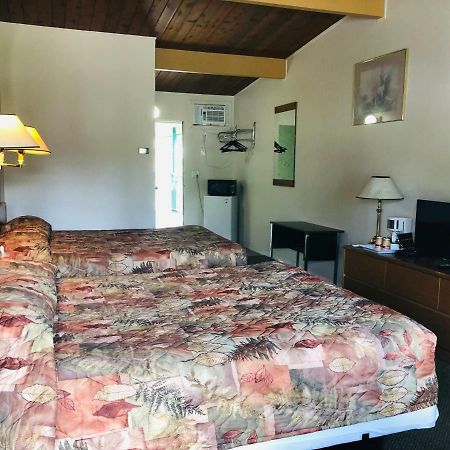 Polson Park Motel Вернон Экстерьер фото