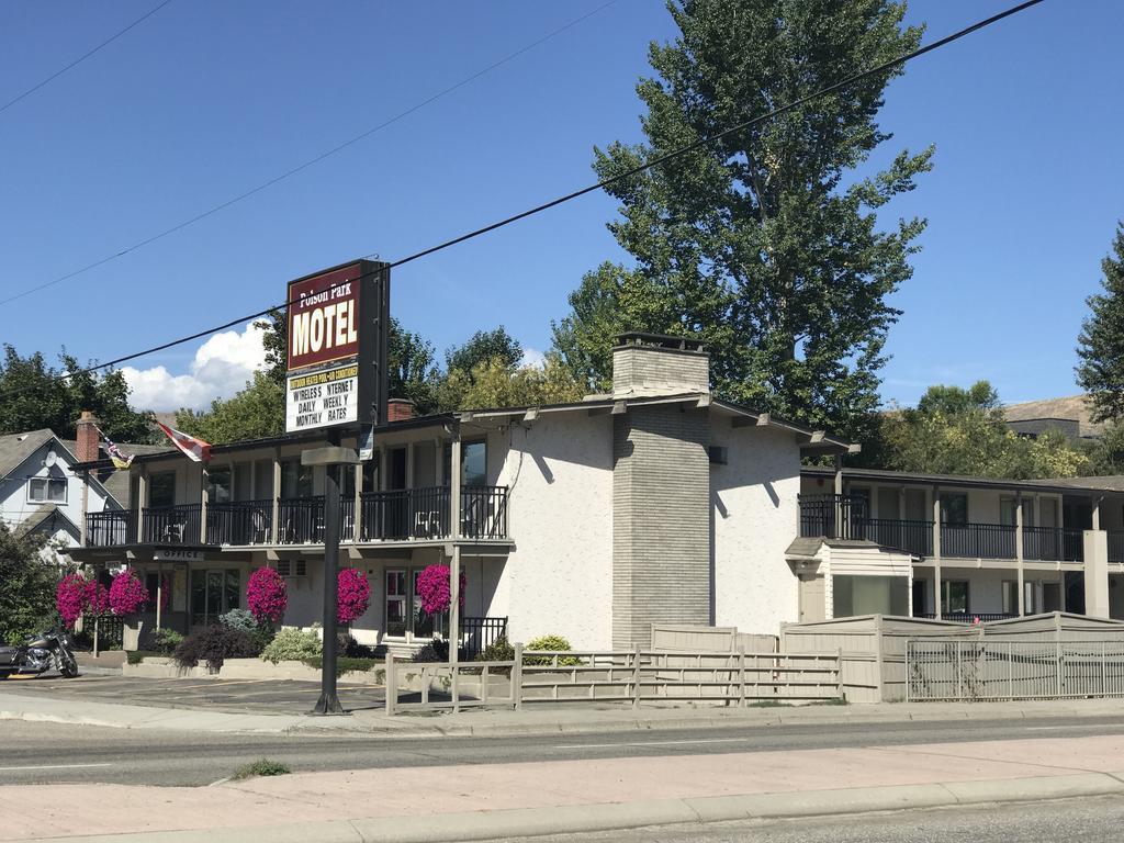 Polson Park Motel Вернон Экстерьер фото
