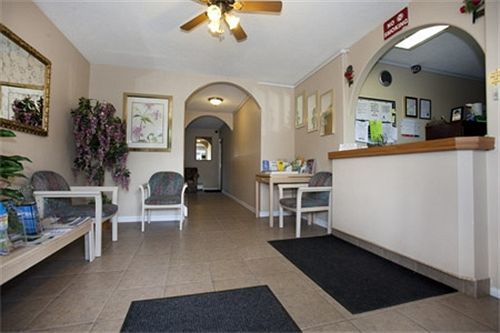 Polson Park Motel Вернон Экстерьер фото