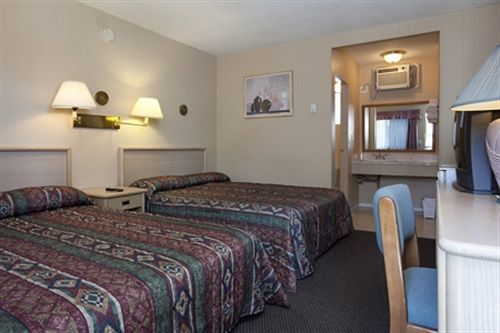 Polson Park Motel Вернон Экстерьер фото
