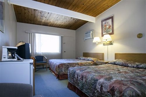 Polson Park Motel Вернон Экстерьер фото