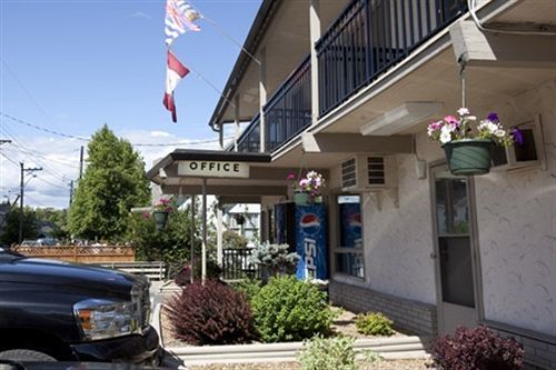 Polson Park Motel Вернон Экстерьер фото