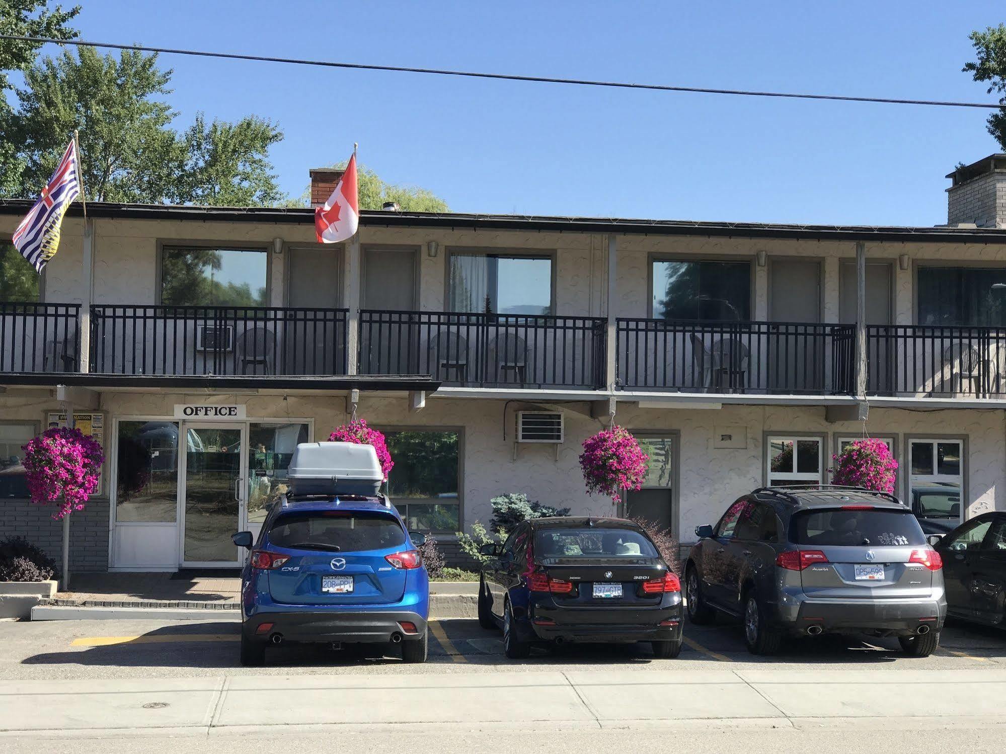 Polson Park Motel Вернон Экстерьер фото