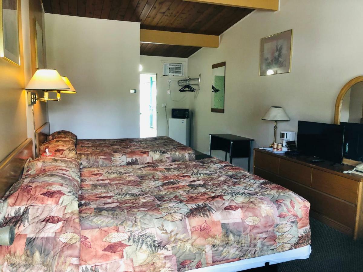 Polson Park Motel Вернон Экстерьер фото